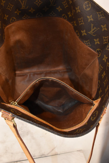 Handbag Designer By Louis Vuitton  Size: Large