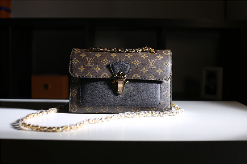 The Franco Shops - Louis Vuittons  - 7840