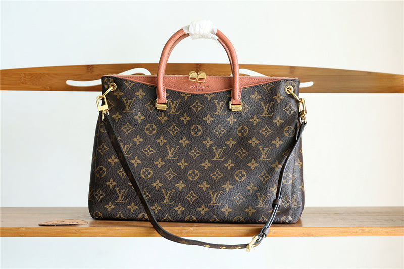 The Franco Shops - Louis Vuittons  - 7996