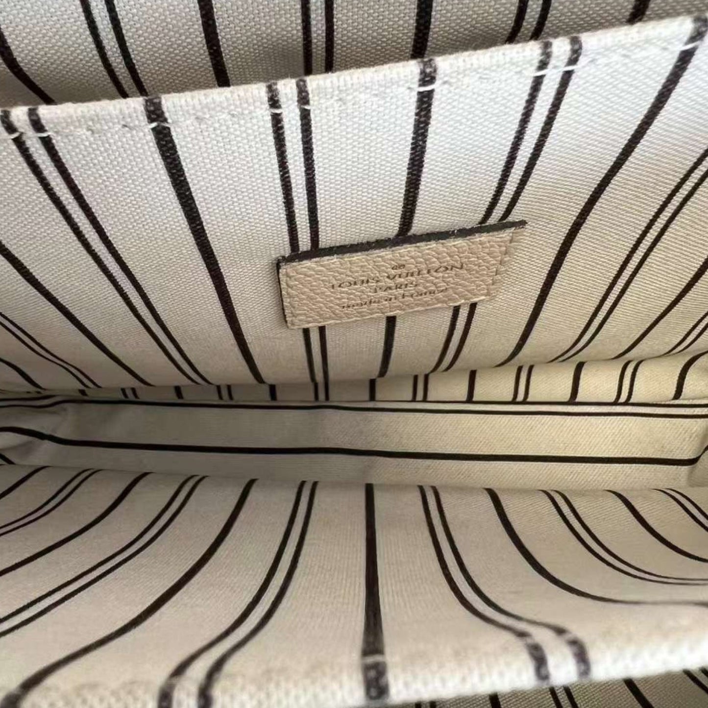 Louis-Vuitton Pochette Metis Empreinte White GHW