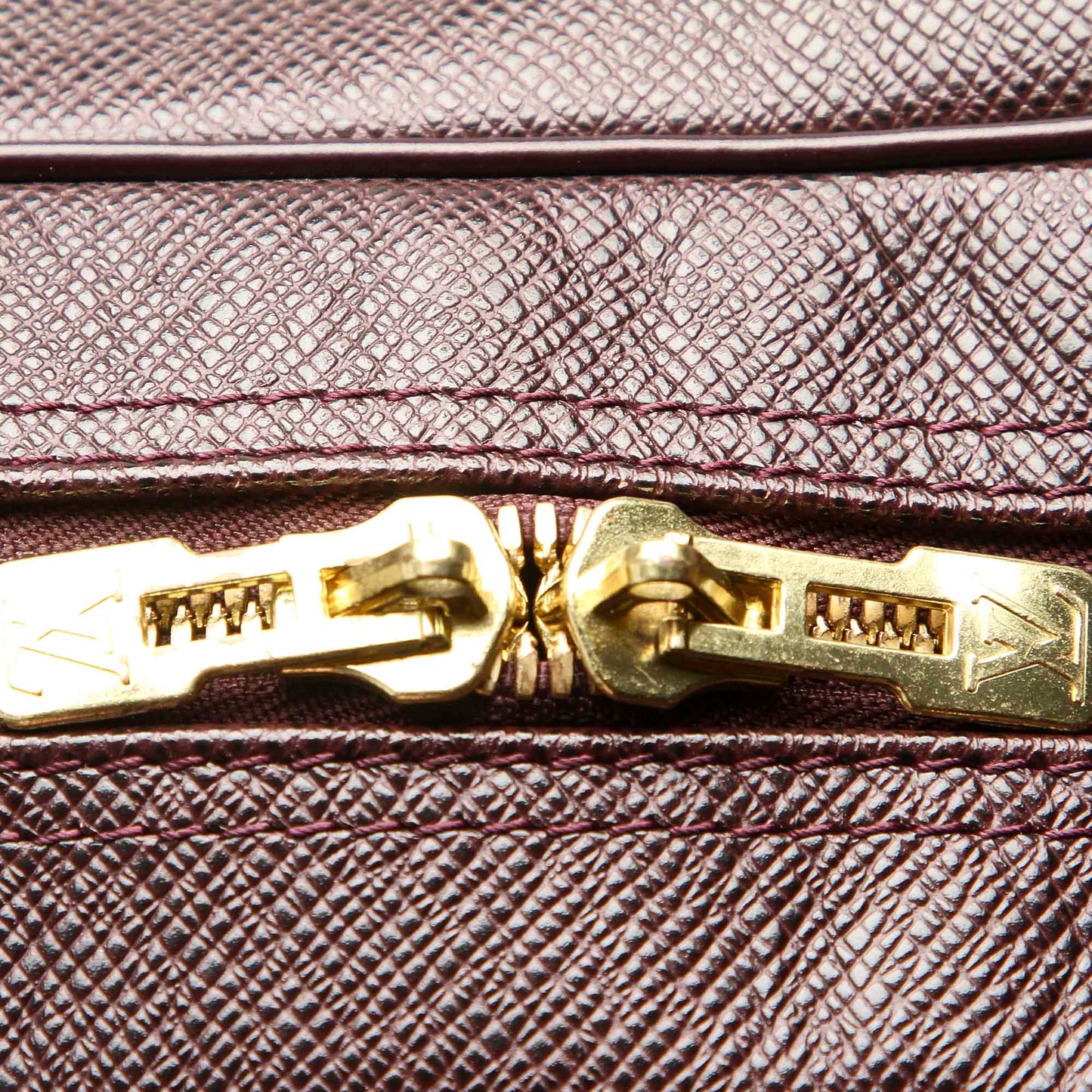 Louis-Vuitton Taiga Kendall PM Black
