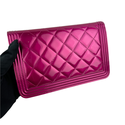 Boy Wallet on Chain Patent Magenta SHW