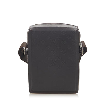 Louis-Vuitton Monogram Glace Bobby Brown
