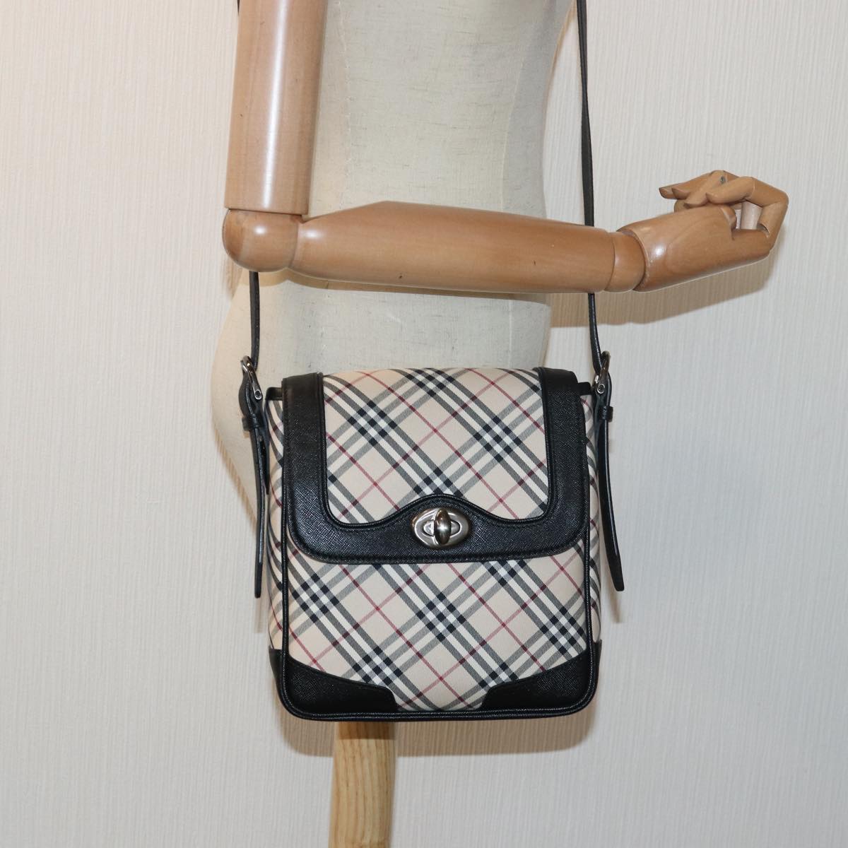 BURBERRY Nova Check Shoulder Bag