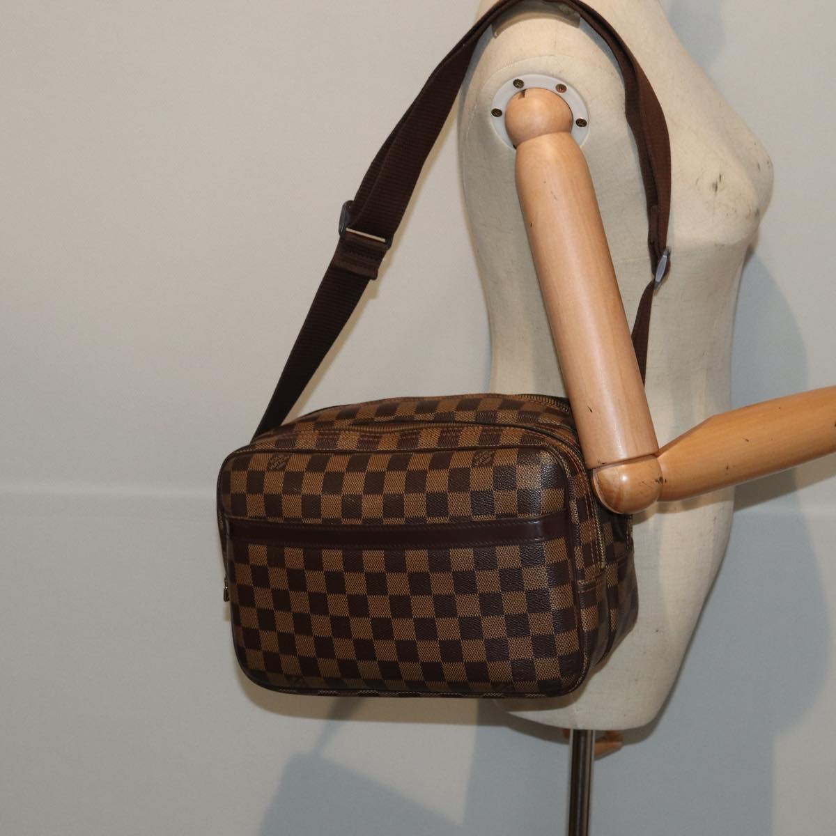 LOUIS VUITTON Reporter Shoulder Bag