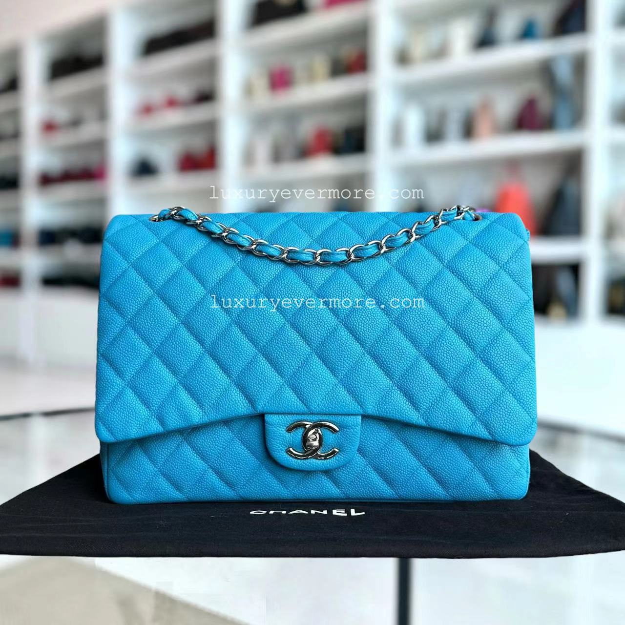 BALANCE of Maxi Classic Flap Caviar Double Flap Quilted Grained Calfskin Blue Silver Hardware Series 17