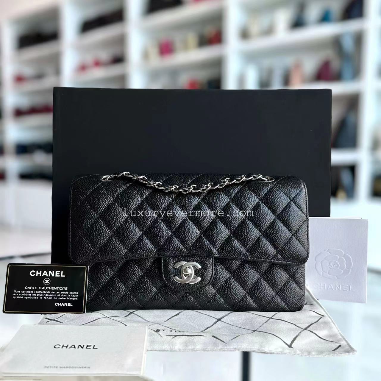 *Un* Medium Double Flap 25CM Quilted Grained Calfskin Black Silver Hardware Series 23