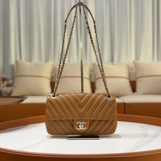 CHANEL CLASSIC FLAP MEDIUM LAMBSKIN CAMEL