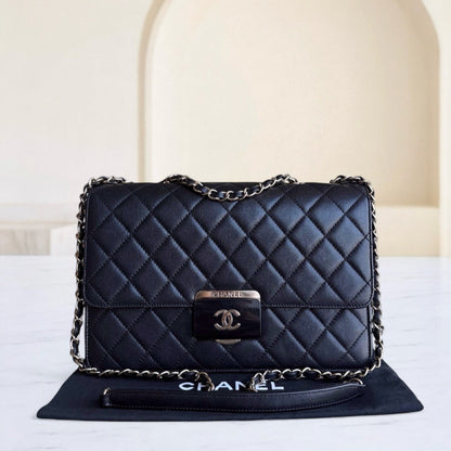 Chanel Beauty Lock Flap - Quilted Calfskin Black Gold Hardware Series 22