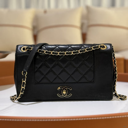 CHANEL VINTAGE FLAP BAG