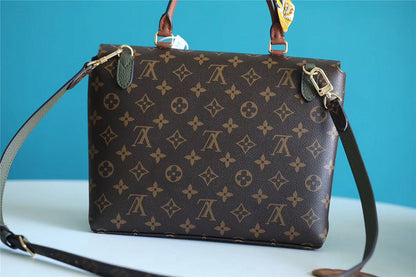 The Franco Shops - Louis Vuittons  - 7852