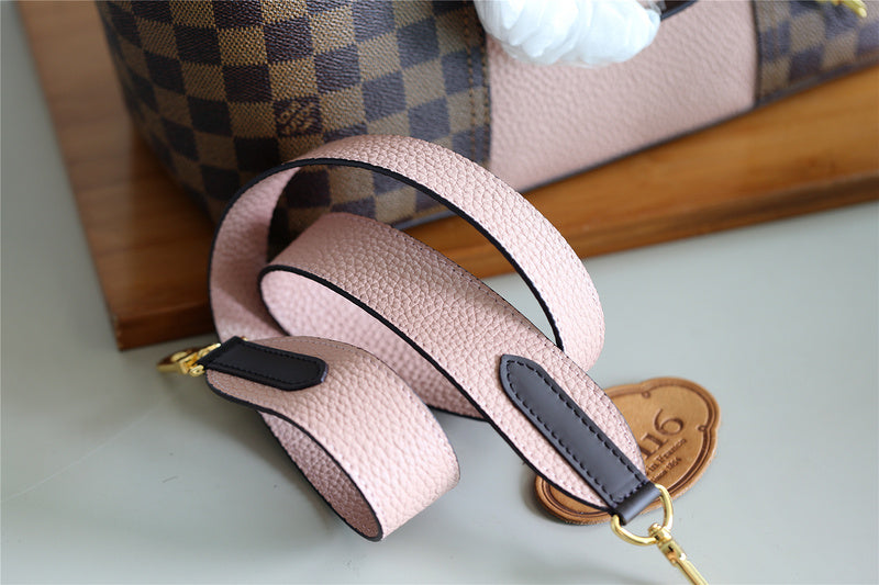The Franco Shops - Louis Vuittons  - 7902