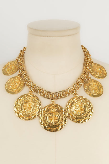 Collier doré Chanel