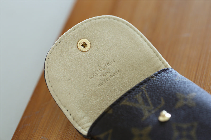 Franco Shops - Louis Vuittons  - 9421