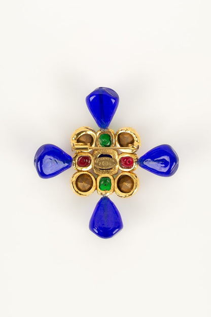 Broche en pâte de verre Chanel