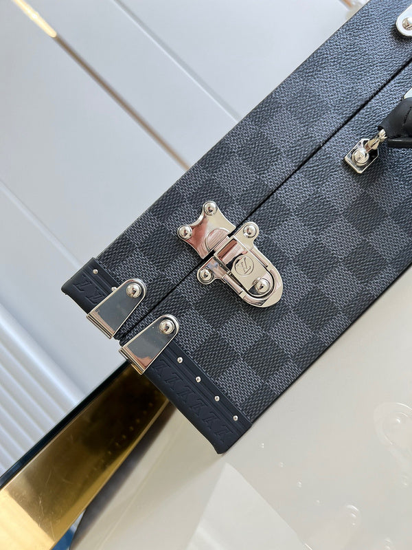 Franco Shops - Louis Vuittons  - 9505