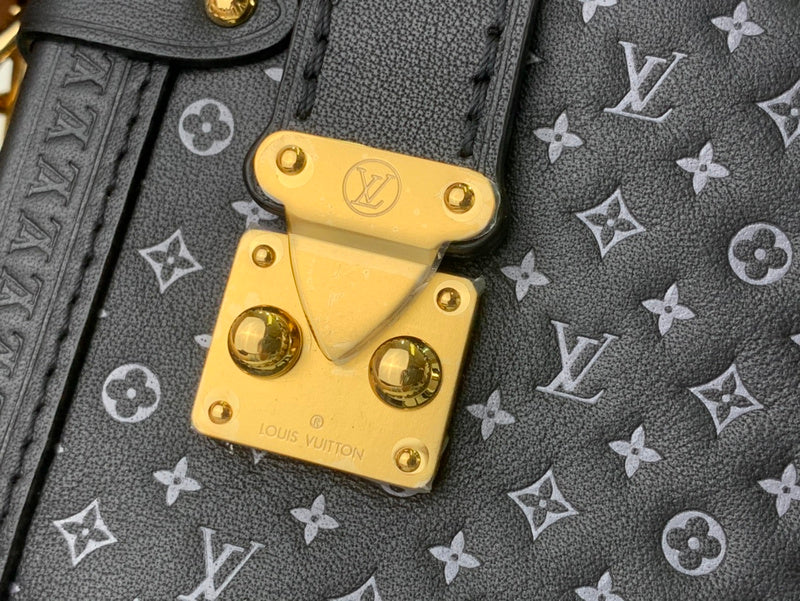Franco Shops - Louis Vuittons  - 15742