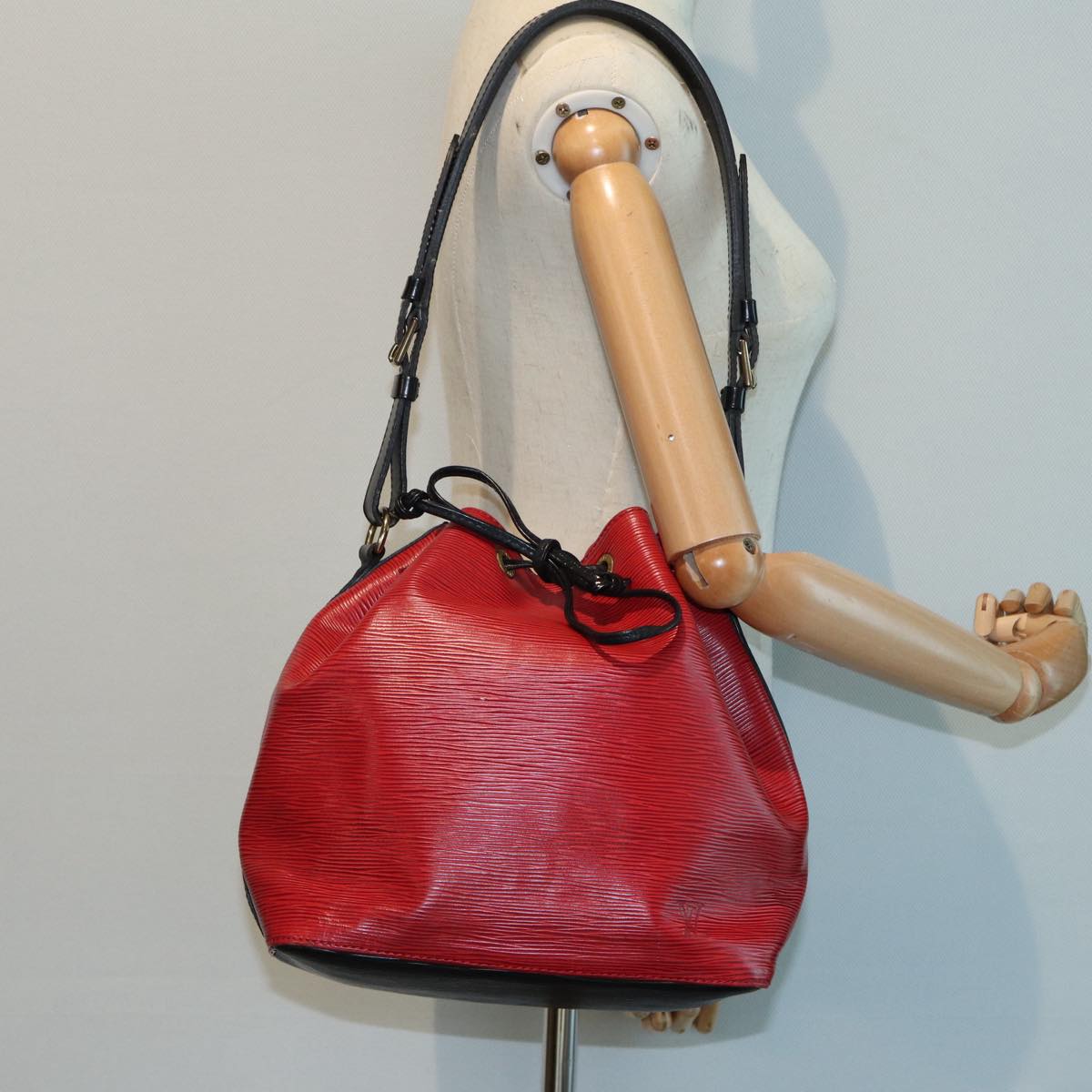 LOUIS VUITTON Noe Shoulder Bag