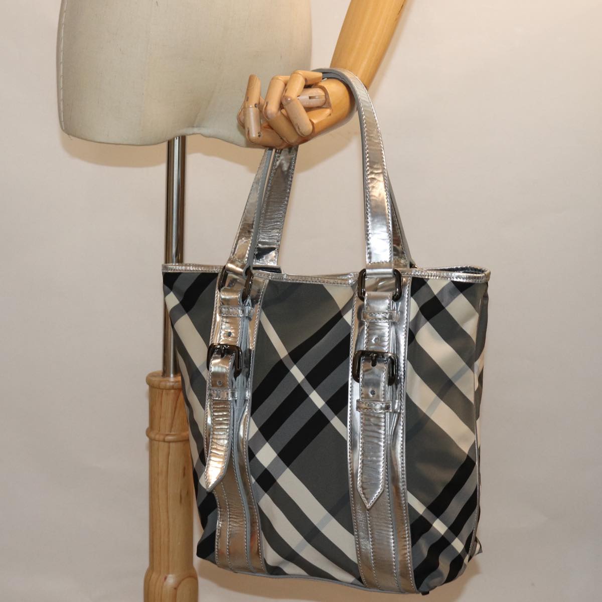 BURBERRY Victoria Tote