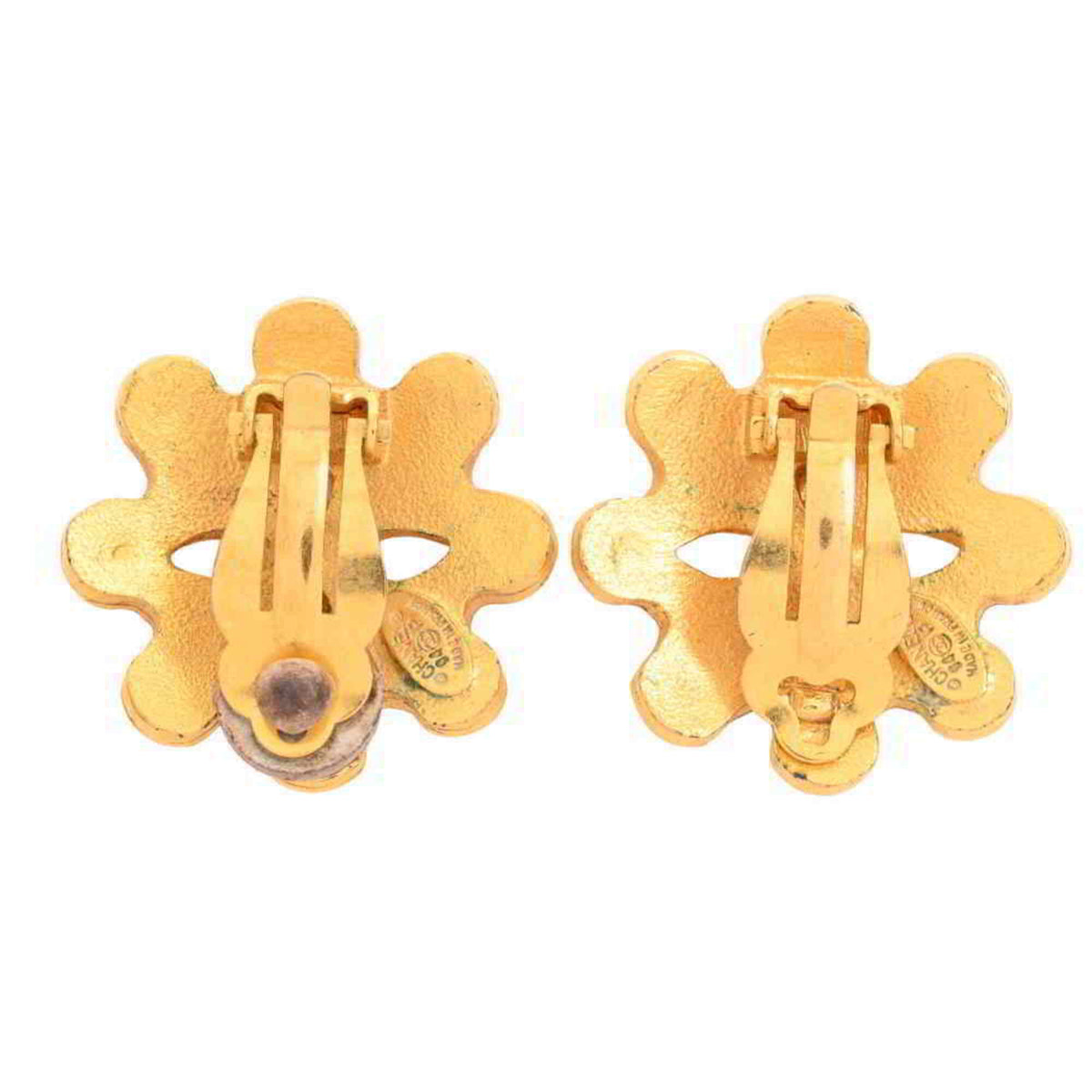 Chanel here mark earrings gold metal