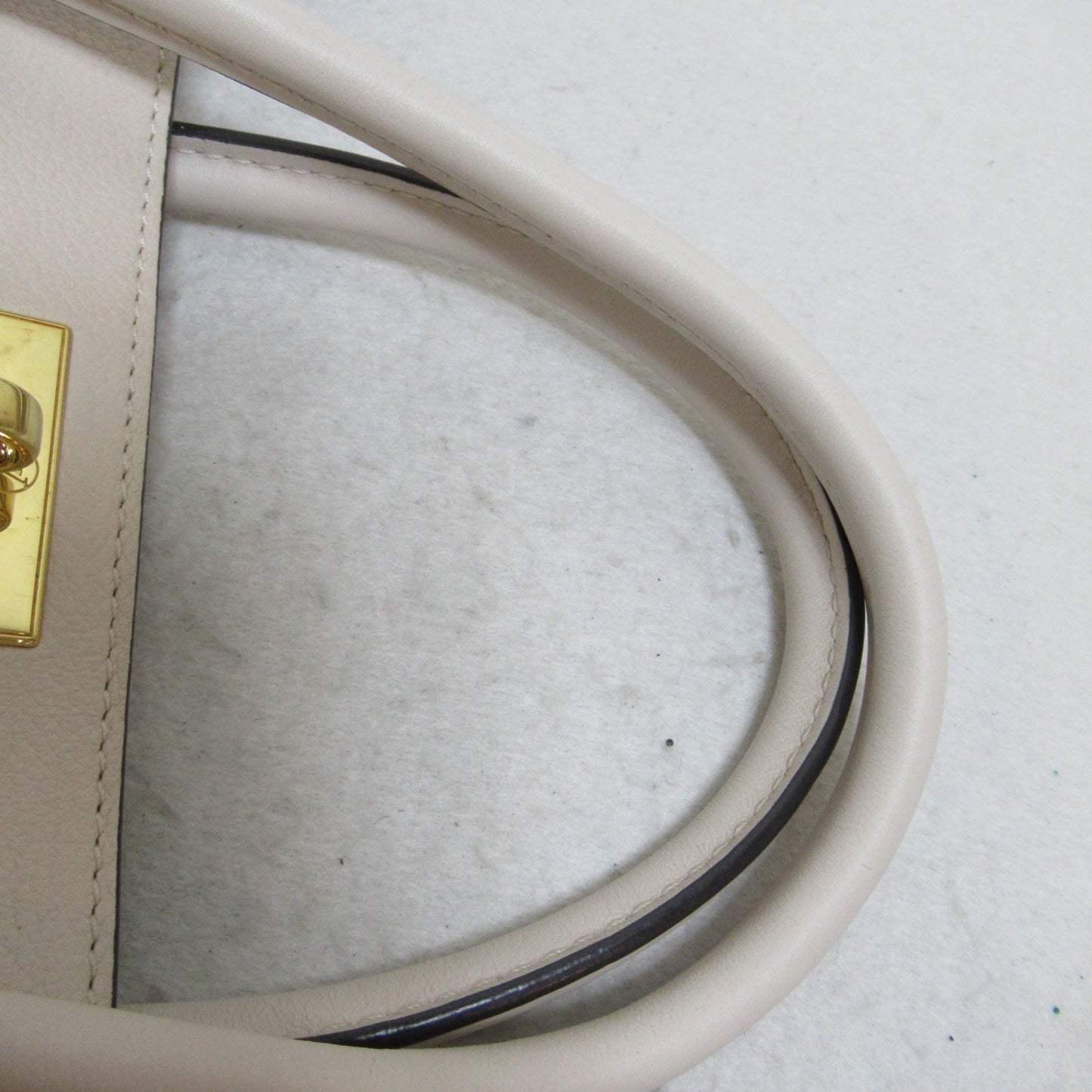 Louis Vuitton On My Side MM2wayShoulder Bag Ivory Mahina Calfskin [cowhide] M55802