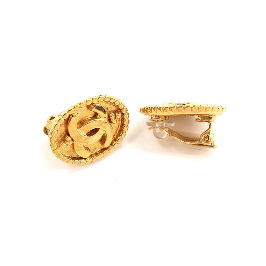 Chanel here mark earrings oval type gold 96A accessories Vintage Earrings