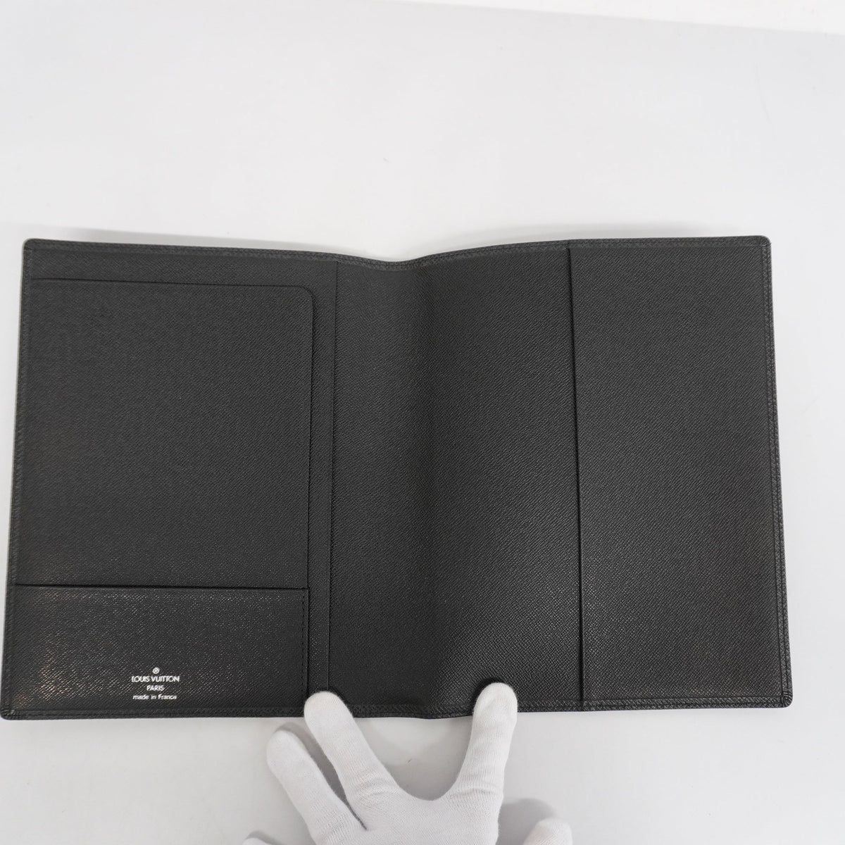 Louis VuittonAuth  Taiga Planner Cover Ardoise Notebook Cover Taiga Agenda