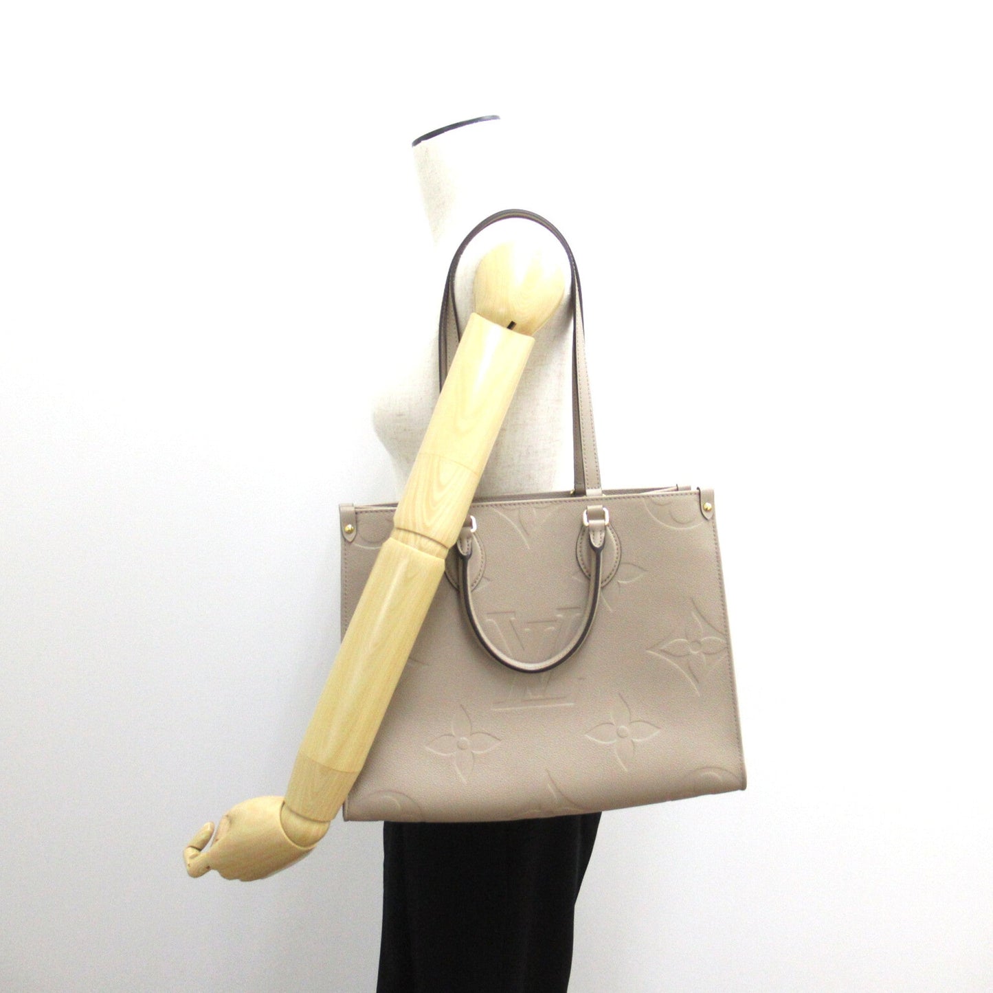 LOUIS VUITTON On the Go MM Beige Tour rail Monogram empreinte leather M45607