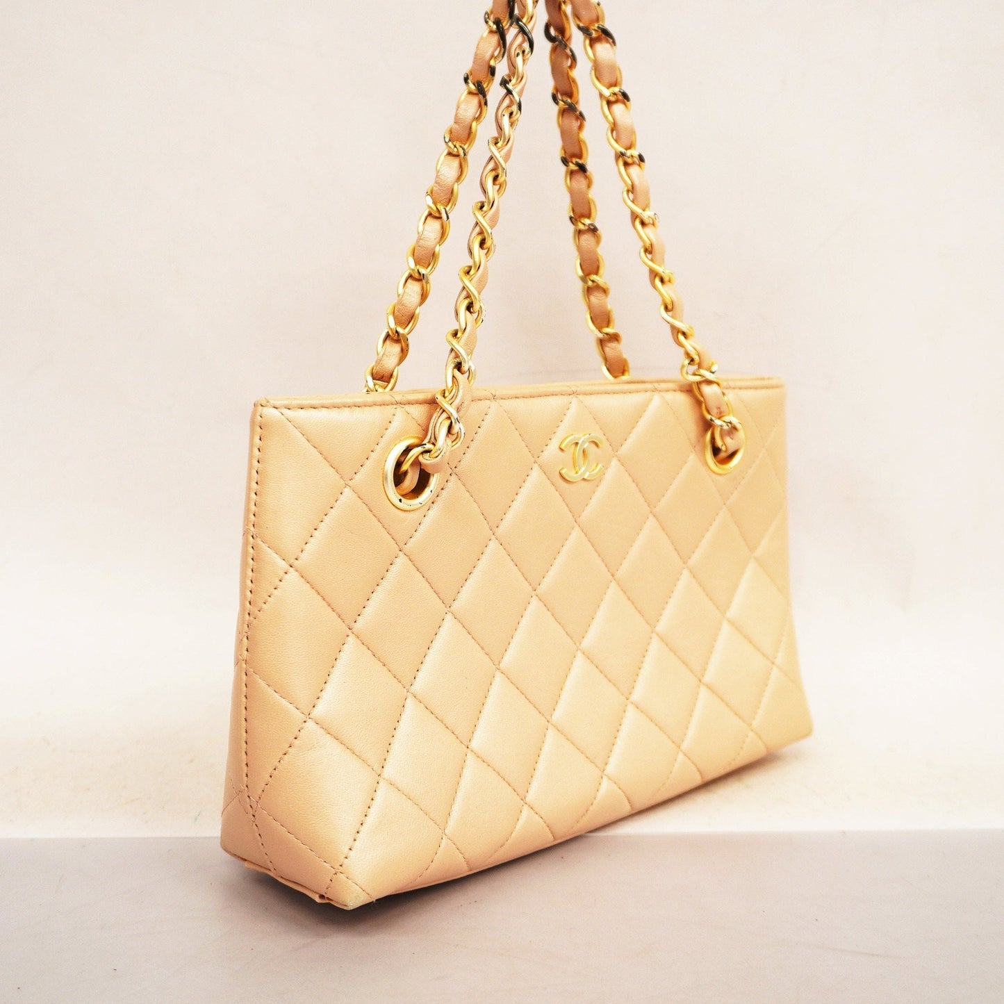 CHANELAuth  Matelasse Women's Leather Handbag Light Pink