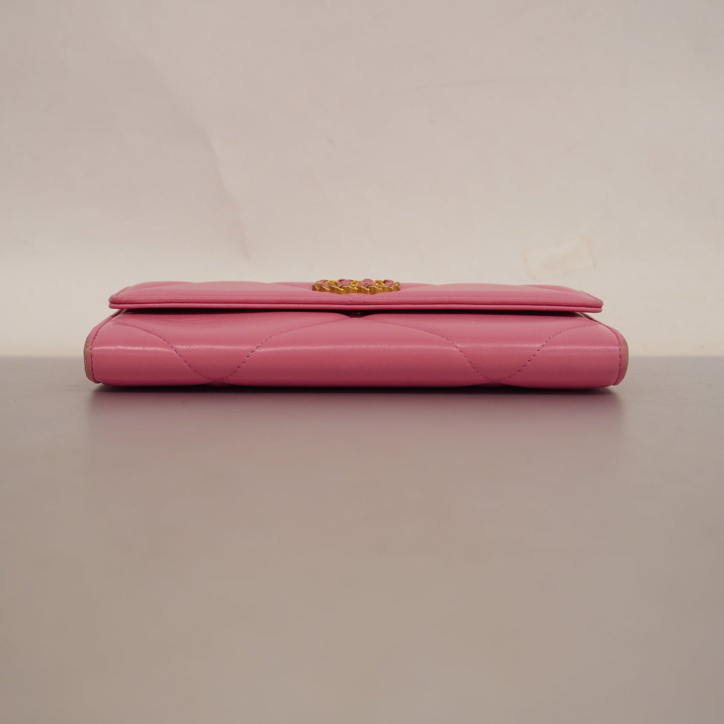 ChanelAuth  19 Gold Hardware Women's Lambskin Long Wallet [bi-fold] Pink