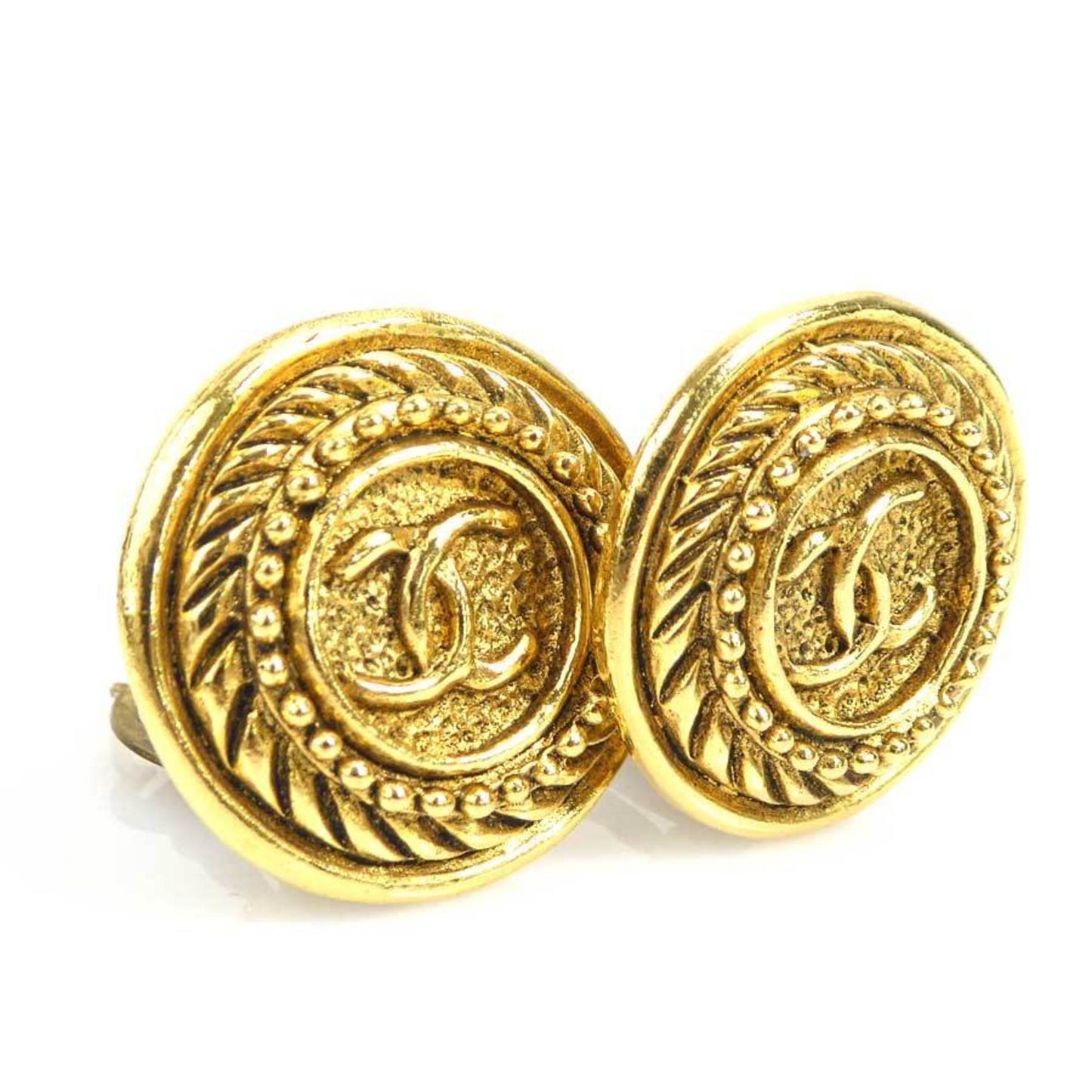 Chanel earrings here mark metal gold ladies