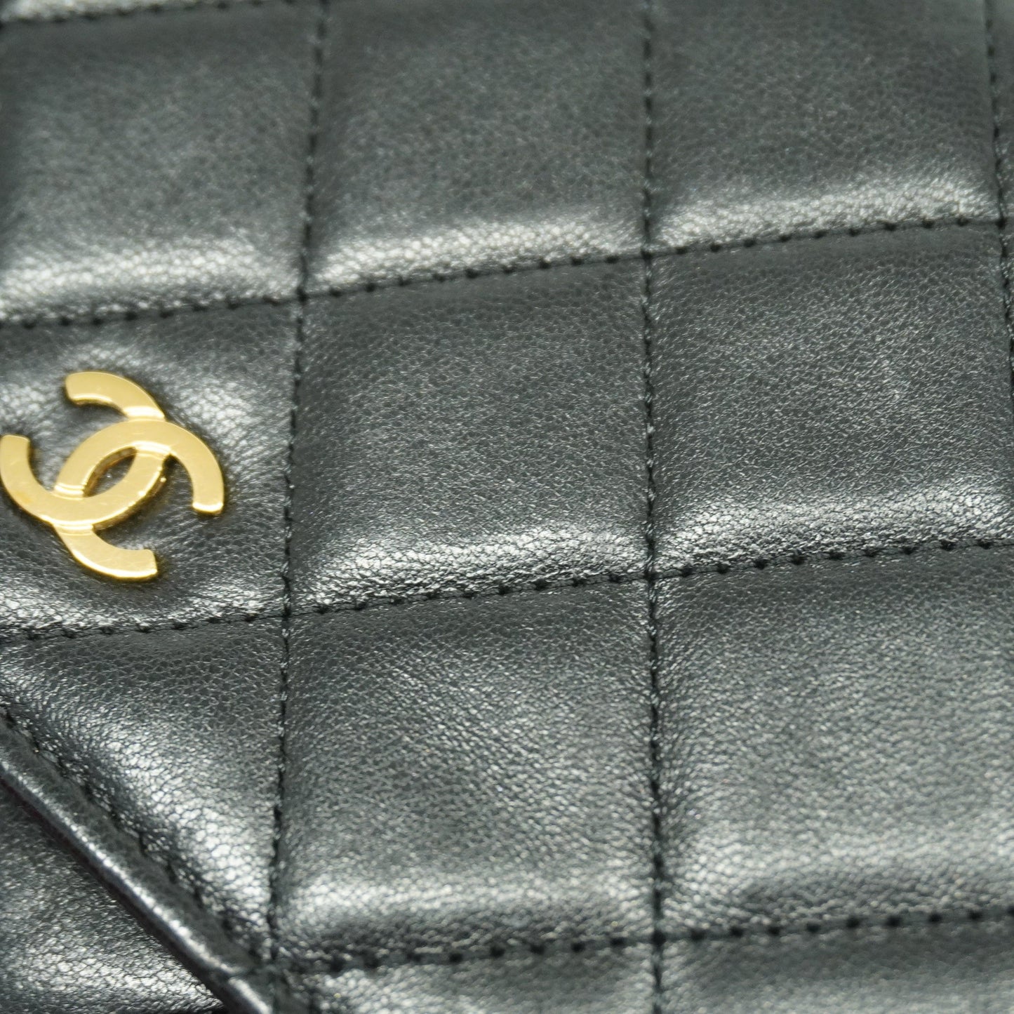 CHANEL   Matelasse Chain Shoulder Gold Hardware Lambskin Wallet Black