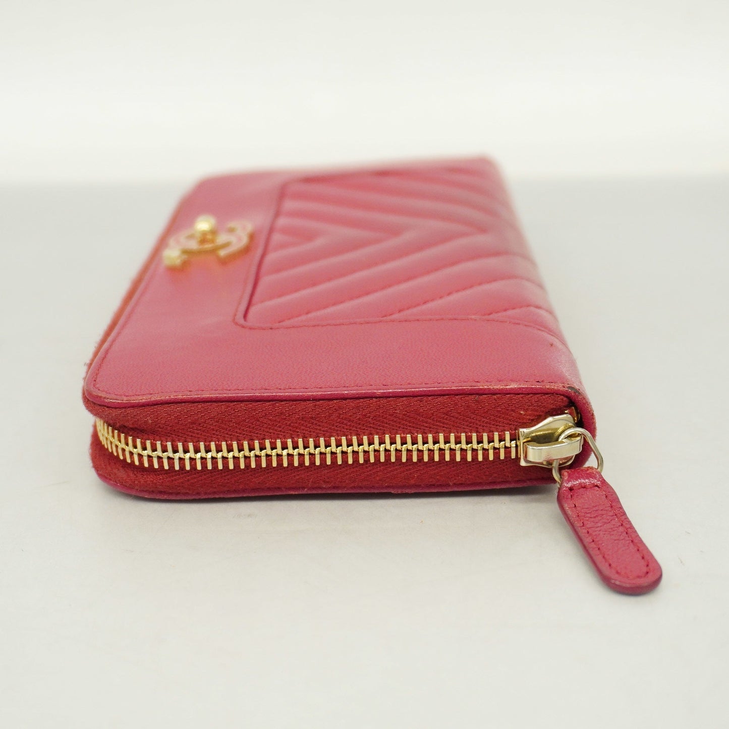 ChanelAuth  V-stitch Gold Hardware Women's Lambskin Long Wallet [bi-fold] Pink
