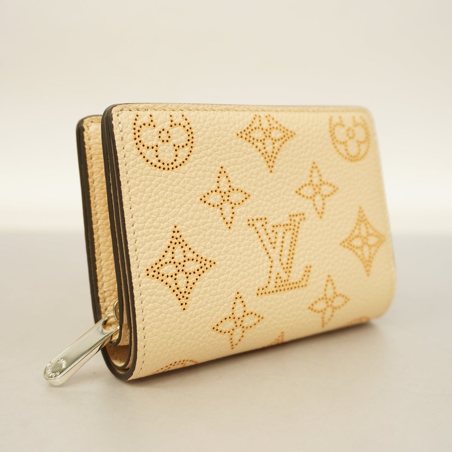 Louis VuittonAuth  Mahina Portefeuille Claire M82351 Wallet [bi-fold] Beige