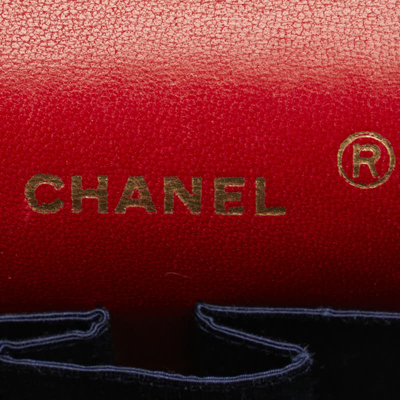 Chanel Medium Classic Double Flap Bag Leather Shoulder Bag in Good condition