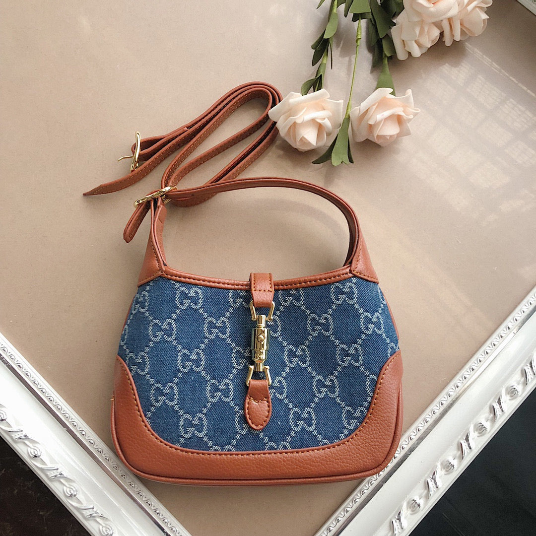 GC230   Mini:7.5x5.1x1.2inch	  Small:11x7.5x2inch
