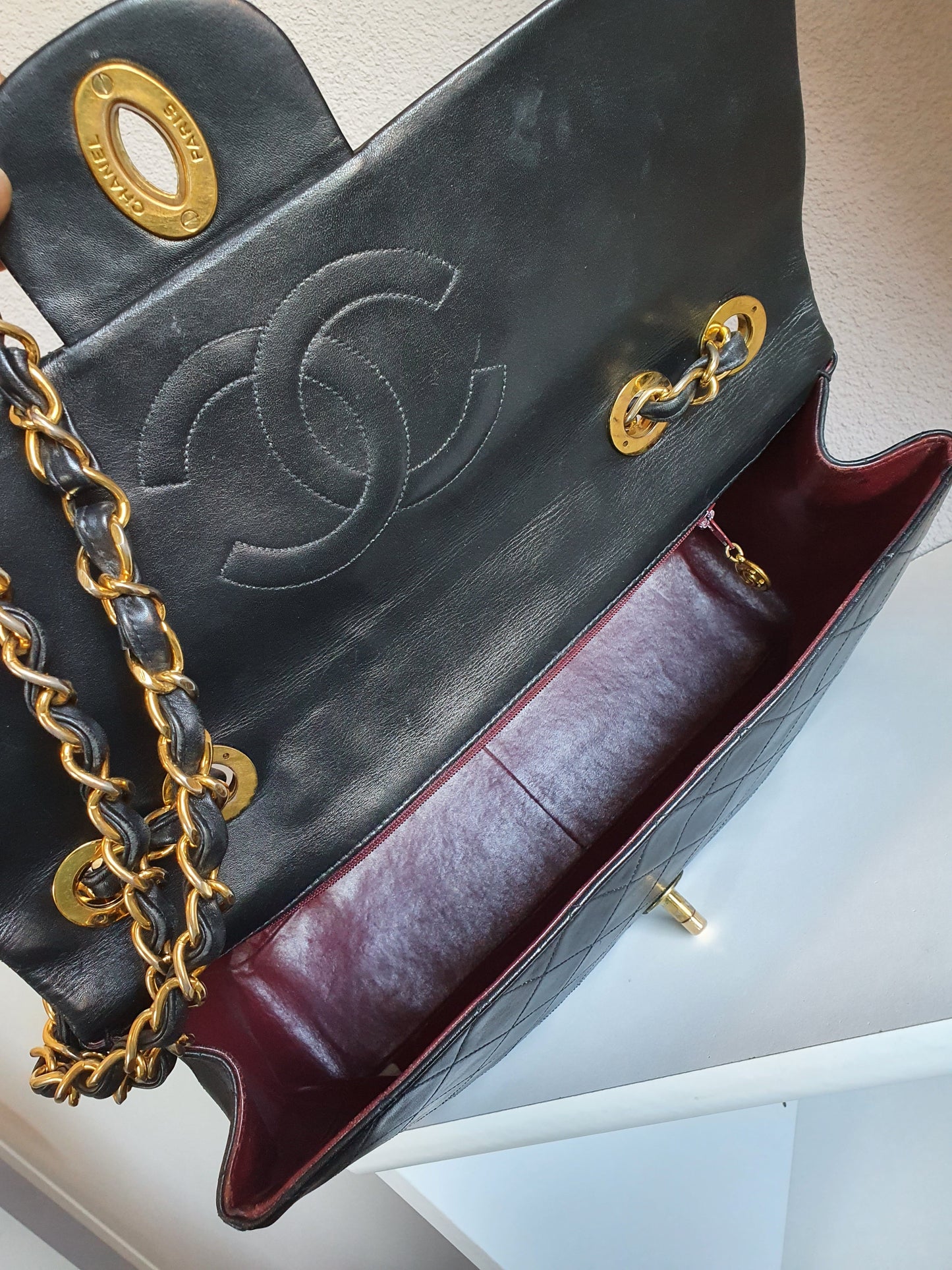 CHANEL  timeless classic jumbo vintage flap Crossbody bag