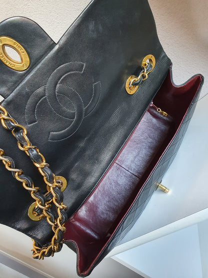 CHANEL  timeless classic jumbo vintage flap Crossbody bag