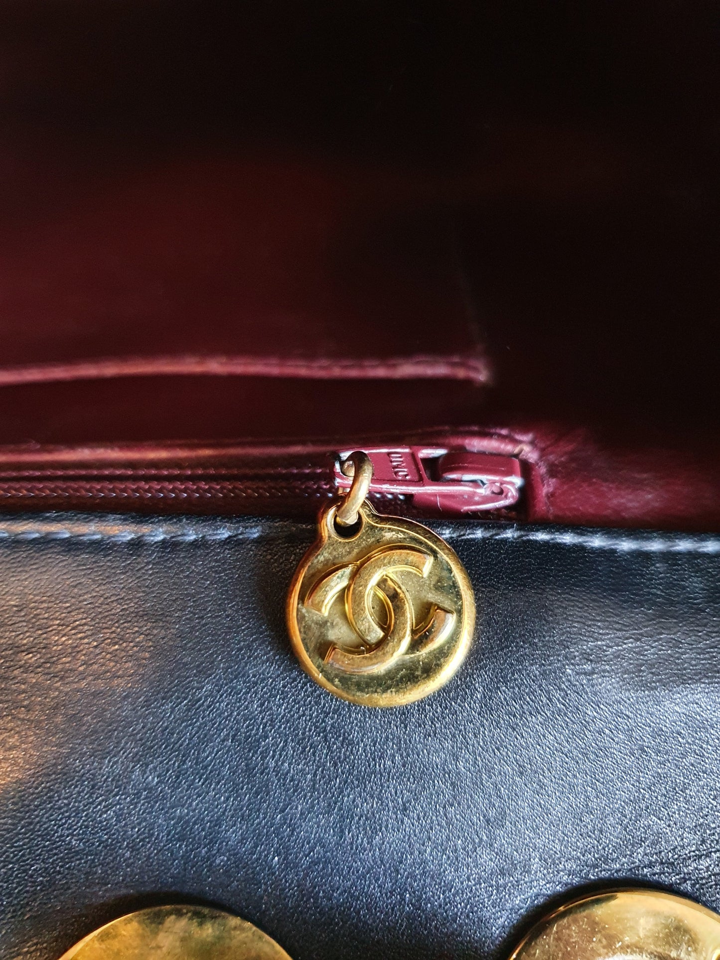 CHANEL  timeless classic jumbo vintage flap Crossbody bag
