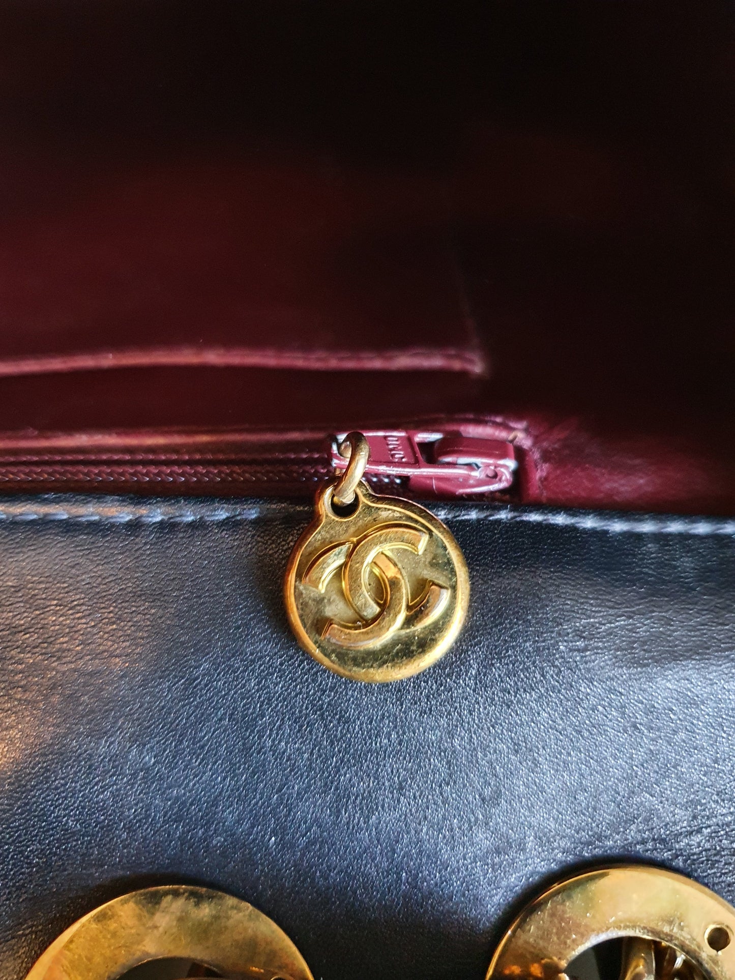 CHANEL  timeless classic jumbo vintage flap Crossbody bag