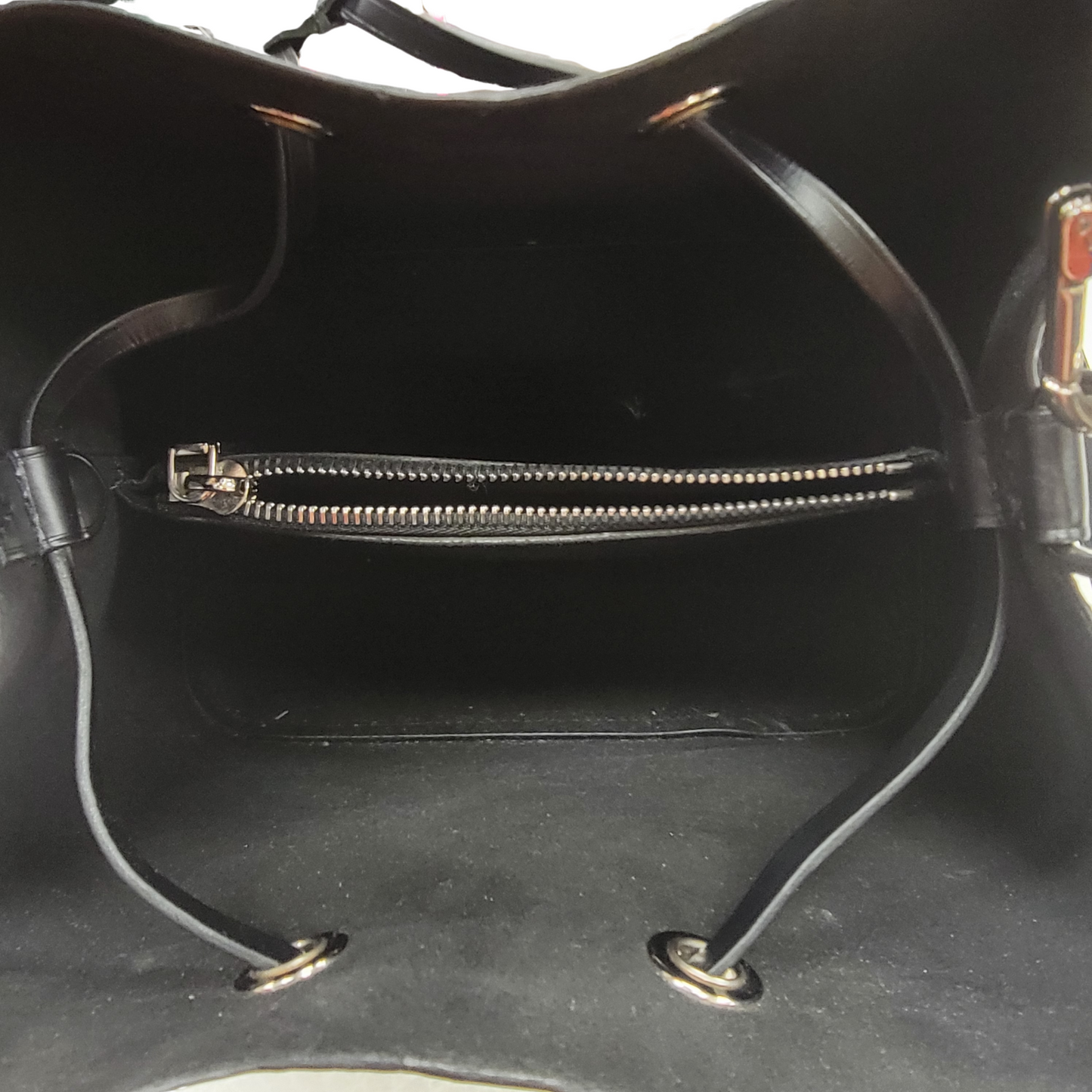 Handbag Luxury Designer By Louis Vuitton  Size: Large