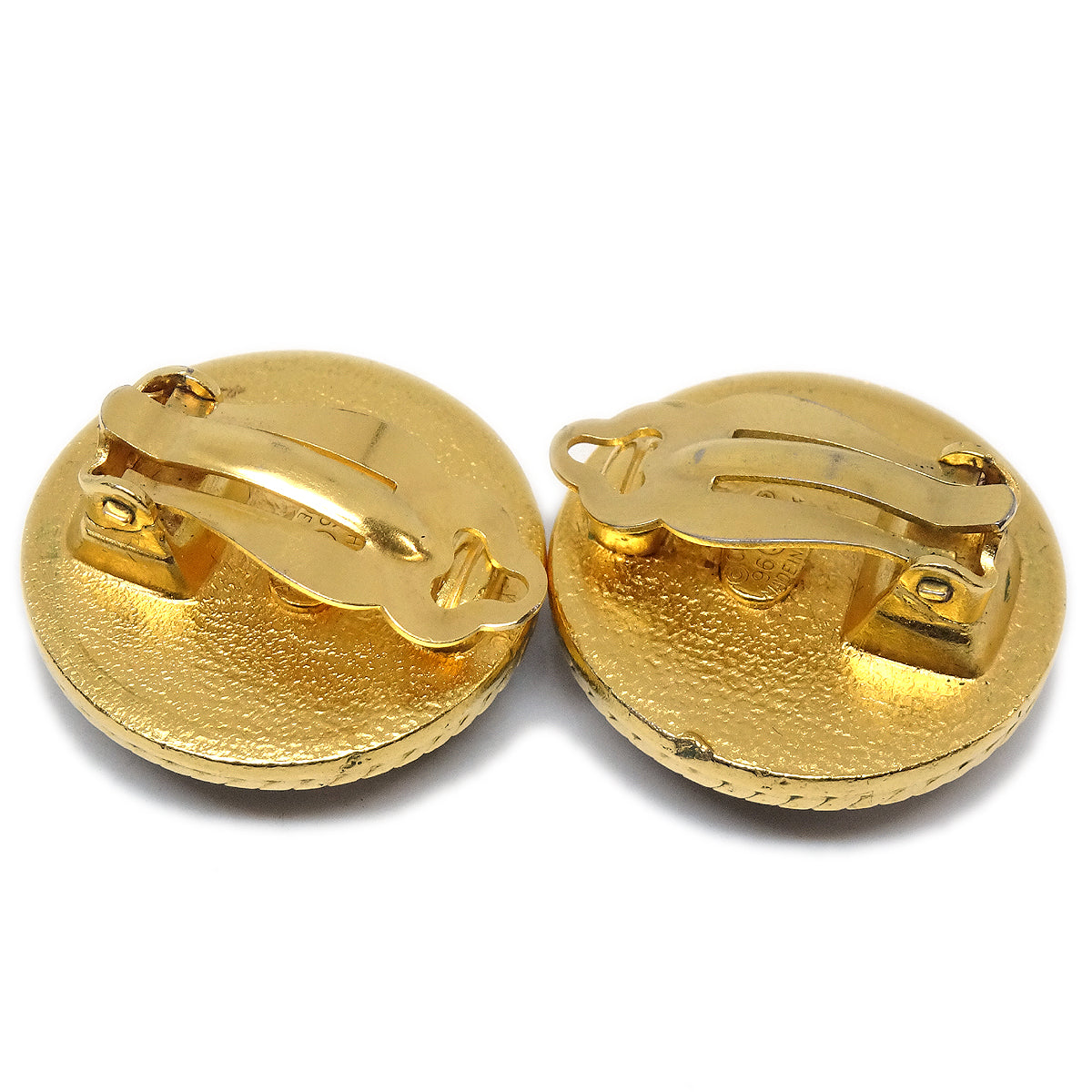 CHANEL Button Shell Earrings Black Clip-On 96A 96470