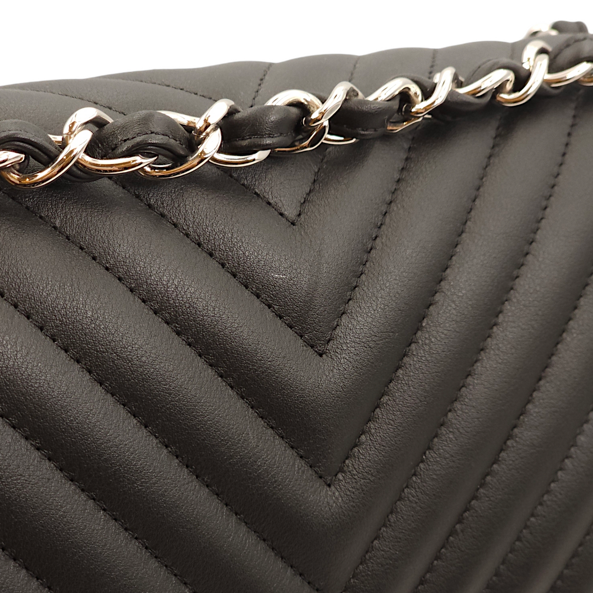 Chevron Double Flap Jumbo Black Shoulder Bag in Lambskin, Palladium hardware