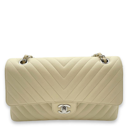 Chevron Classic Double Flap Medium Cream Shoulder Bag in Lambskin, Palladium hardware