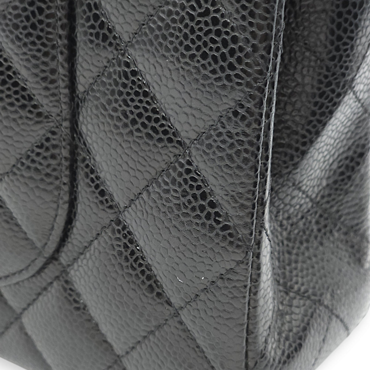 Classic Double Flap Medium Black Shoulder Bag in Caviar Leather, Silver hardware