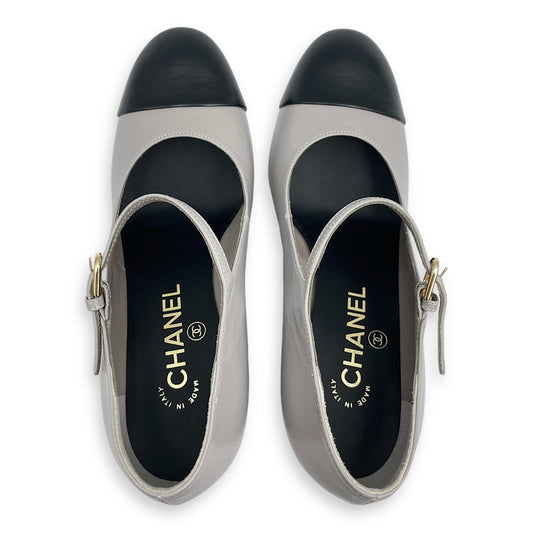 22A Runway Pearl Embellished Mary Jane Pumps 38.5C Multi-colour Shoes in Lambskin, Gold hardware