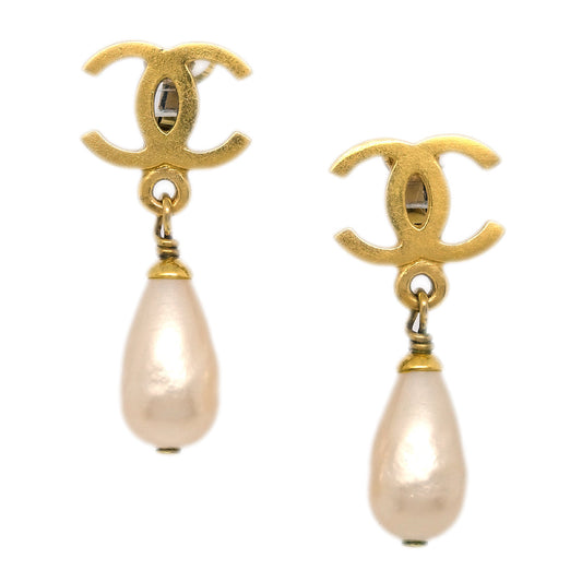 Chanel Artificial Pearl Dangle Earrings Clip-On 95P