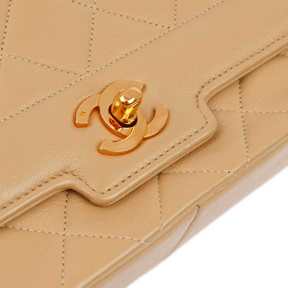 Chanel 1989-1991 Beige Lambskin Border Flap Shoulder Bag Medium