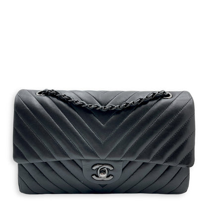 Chevron (DF) Medium Black Shoulder Bag in Lambskin, Black Chrome, Silver hardware