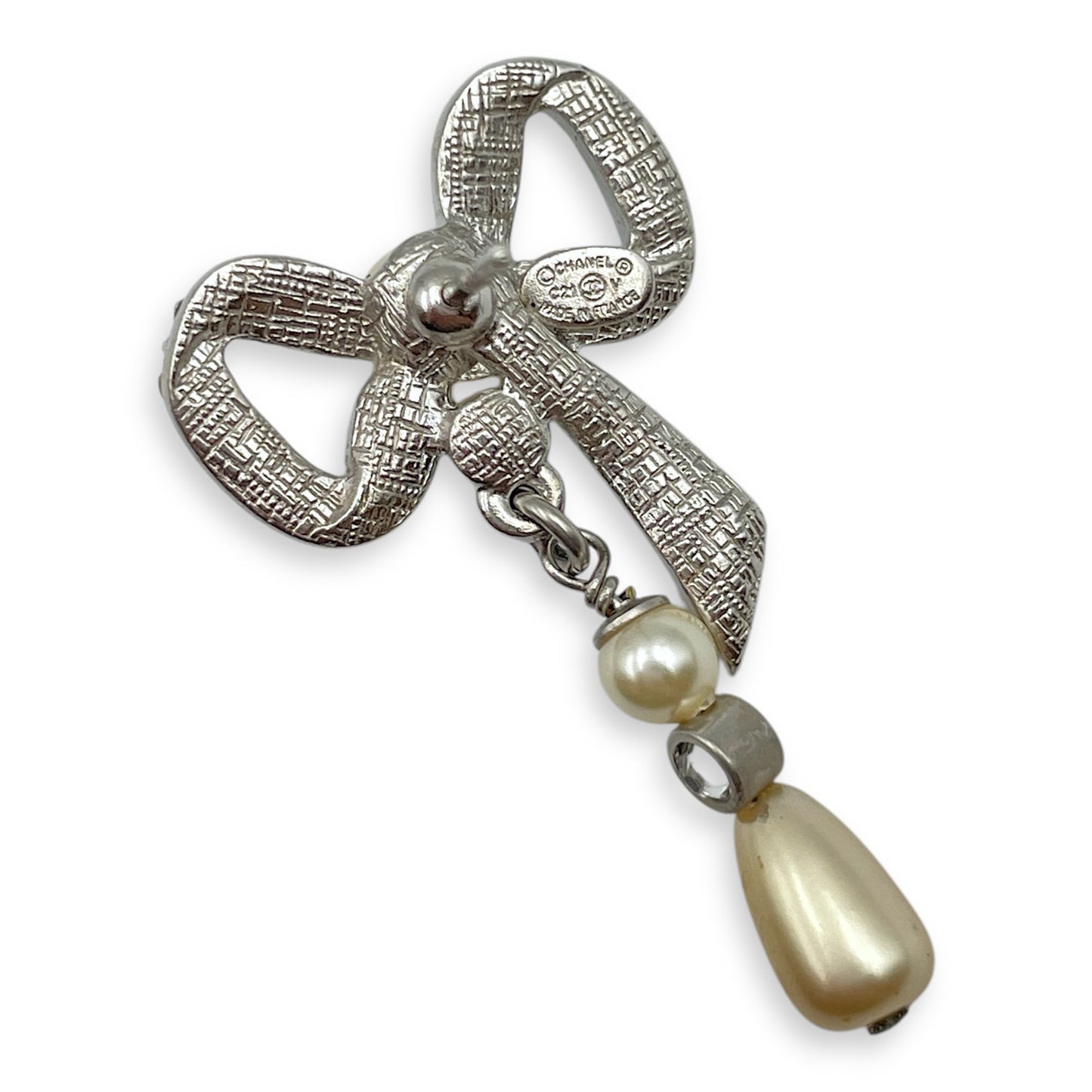 21 CC Ribbon with Dangling Pearls Earrings Costume Jewellery in Silver Hardware